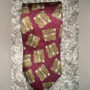Giorgio Armani Cravatte Silk Neck Tie EUC Paisley Print‎ Made In Italy Red Gold